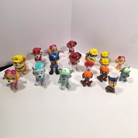 Paw Patrol Action Figures 18 Lot Chase Marshall Skye Rocky Rubble Everest Zuma - Picture 2 of 14
